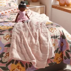 Pink Wave Kids' Plush Throw Blanket - Pillowfort™